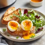 Œuf mollet au Airfryer sur table de petit-déjeuner